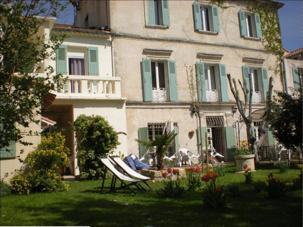 Au Saint Roch - Hotel Et Jardin Avignon Bagian luar foto