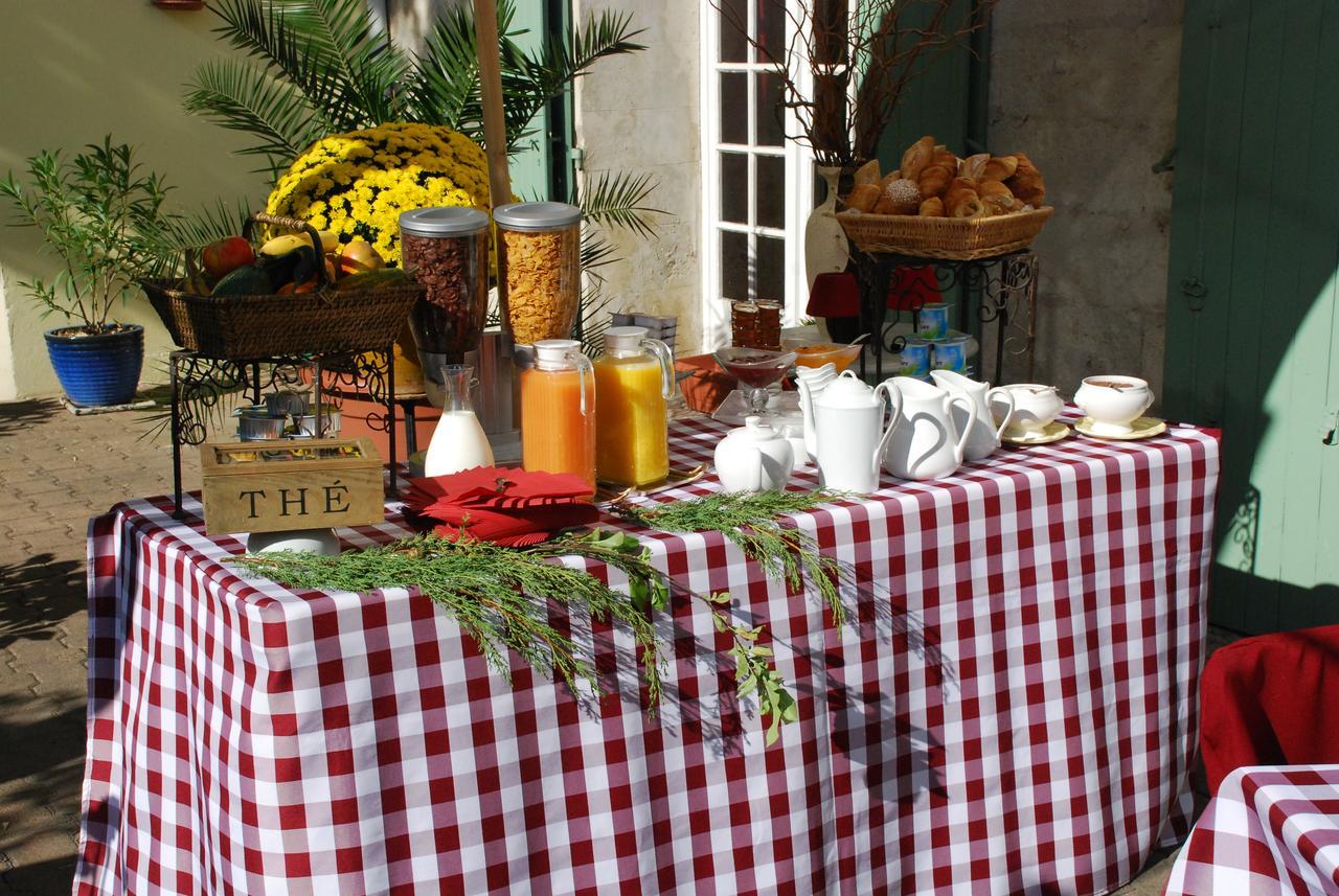 Au Saint Roch - Hotel Et Jardin Avignon Bagian luar foto